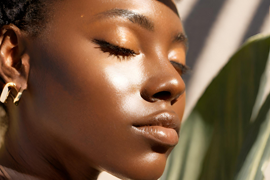 Protéger ta peau du soleil sans perturbateurs endocriniens : les alternatives naturelles aux crèmes solaire